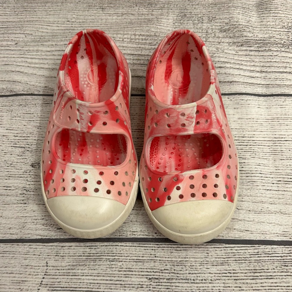 Native Juniper Slip ons size 6 infant